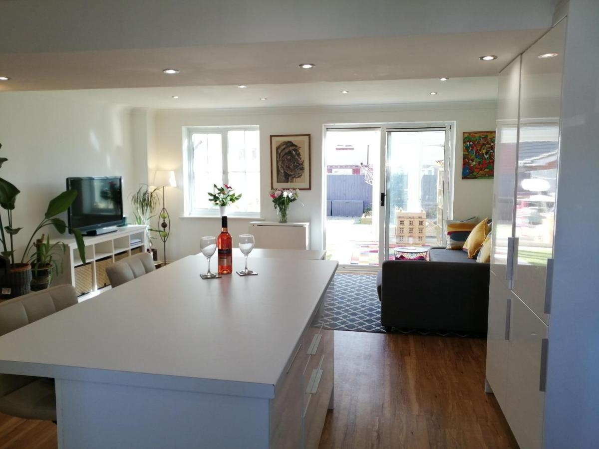 Spacious Townhouse With Sea Views Near Cardiff Барри Экстерьер фото