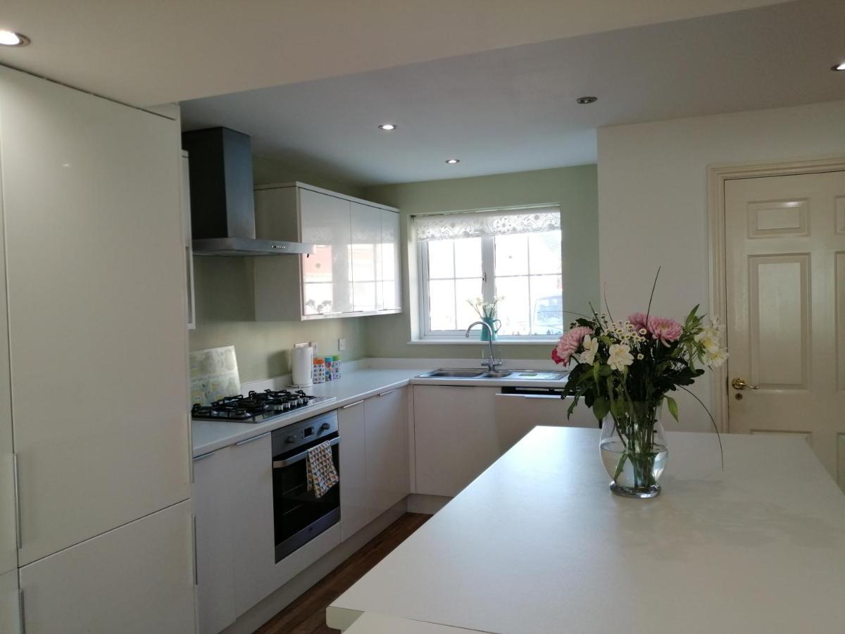 Spacious Townhouse With Sea Views Near Cardiff Барри Экстерьер фото